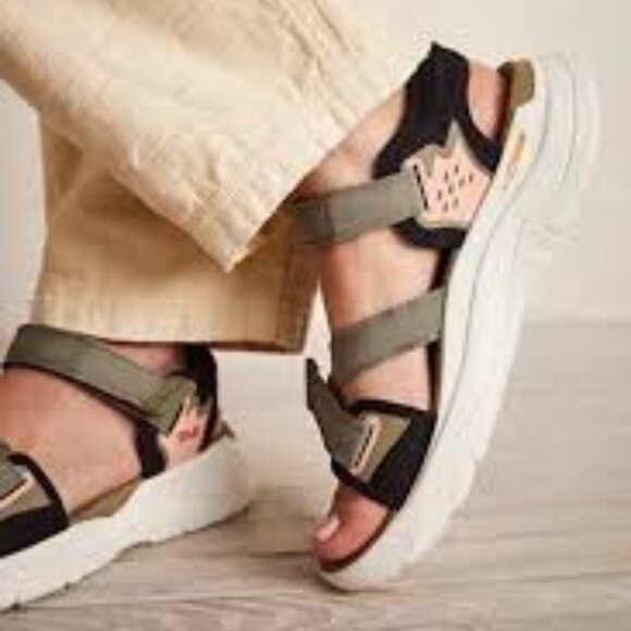 Teva Shoes - ❣️❣️ Teva Women's Zymic Sandals❣️❣️